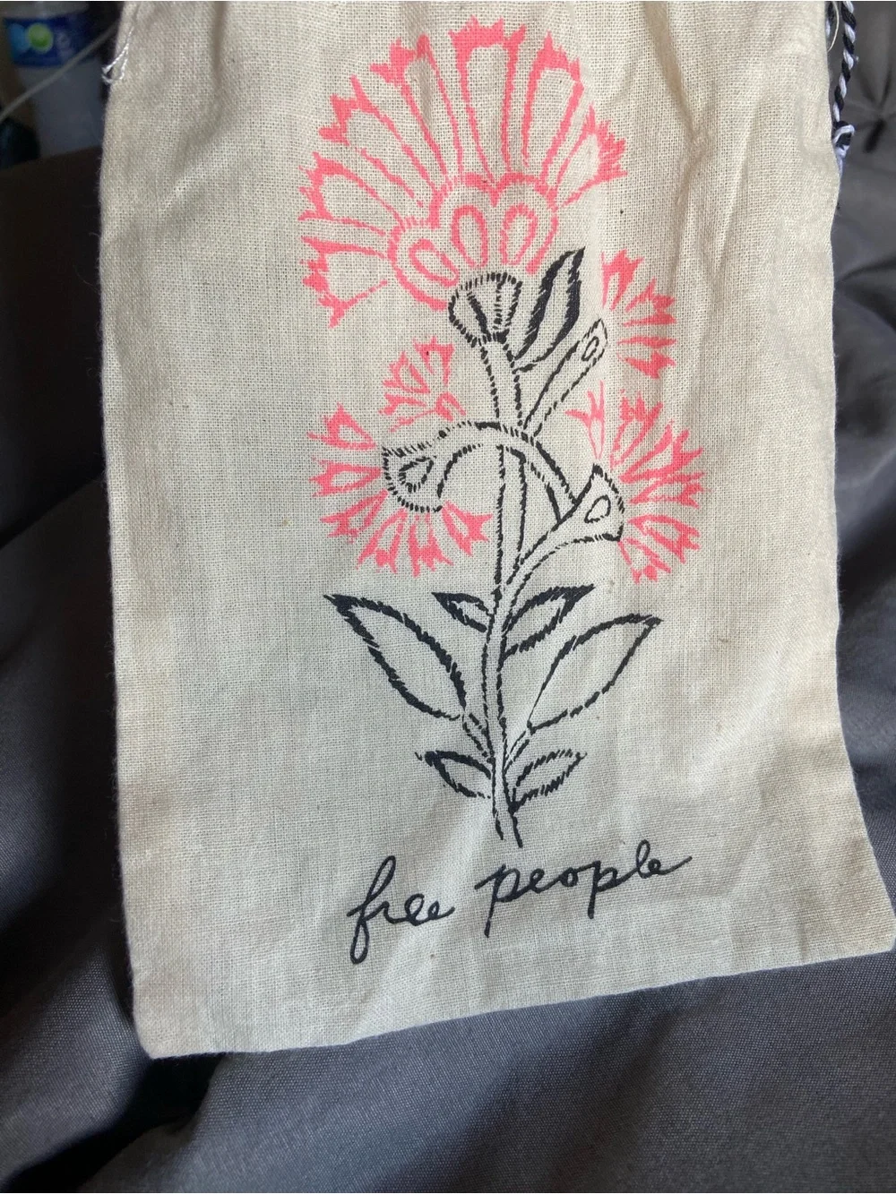 Free People small cream